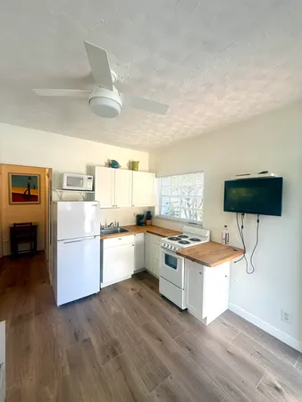 $1,700 | 314 Desoto Street, Hollywood, FL 33019