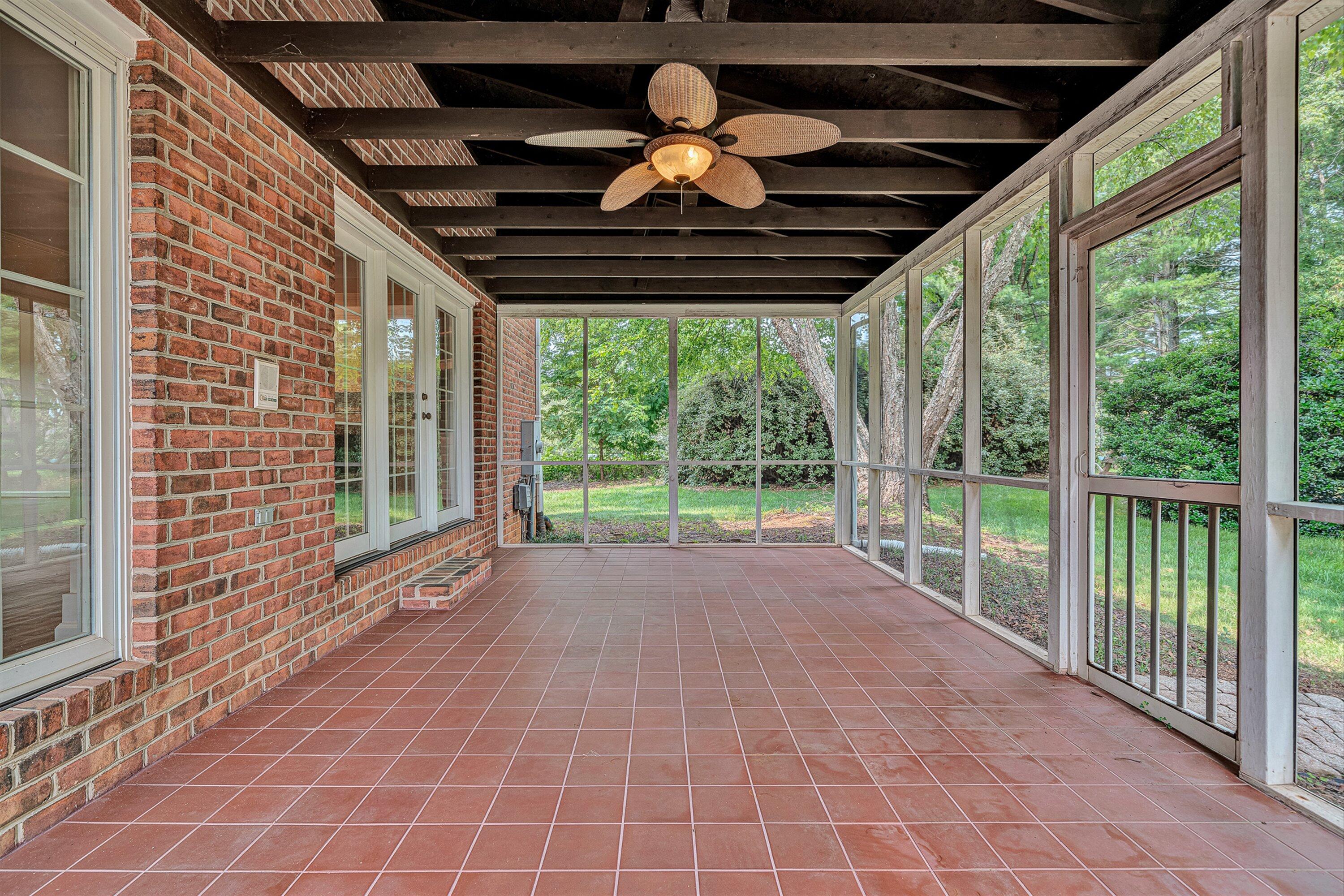 1840 Mountain View Road Vinton, VA 24179 - Photo 15 of 47 15-VM-05652