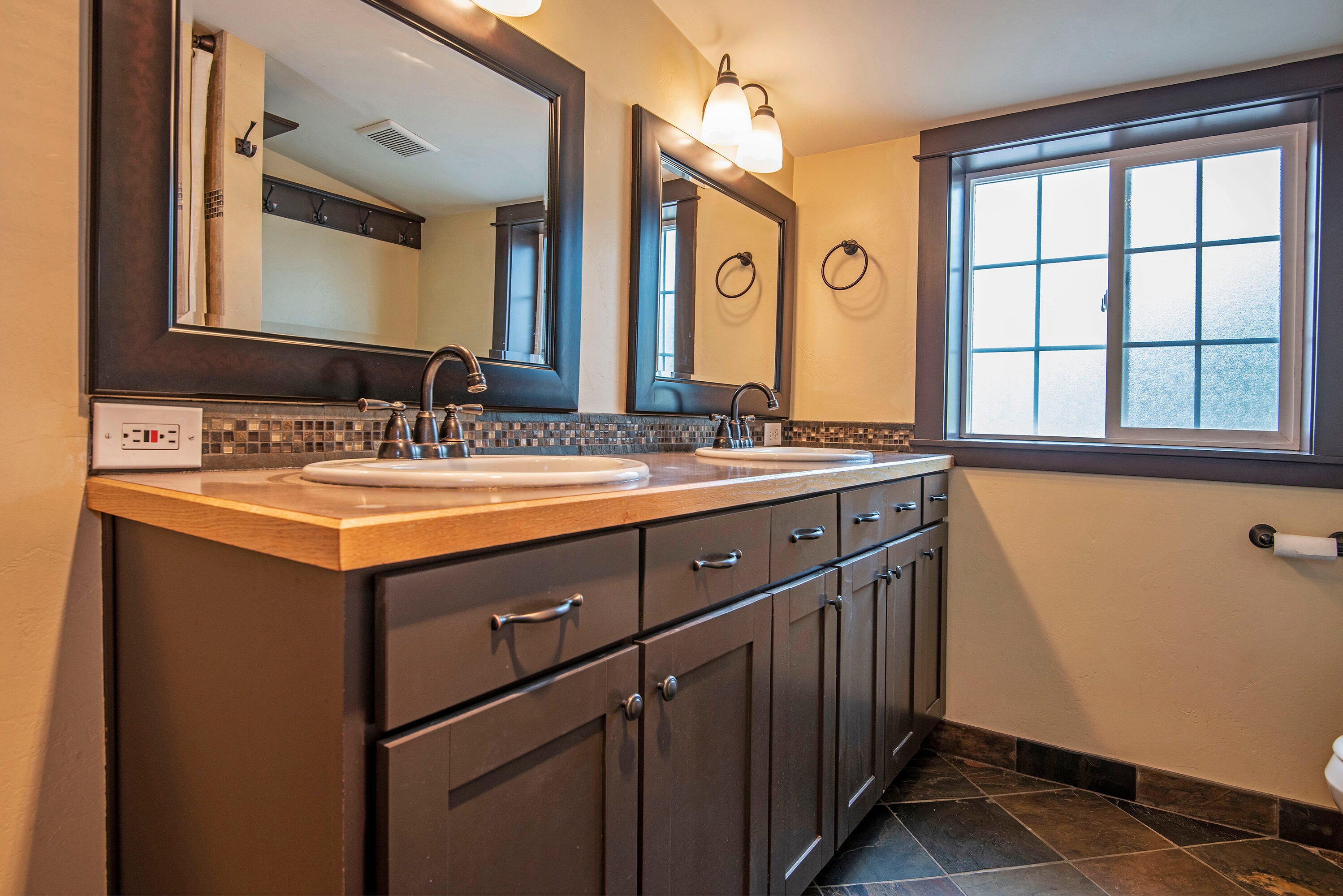 63155 Powell Butte Road Bend, OR 97701 - Photo 8 of 29 63155 Powell Butte Rd Bend OR-print-008-