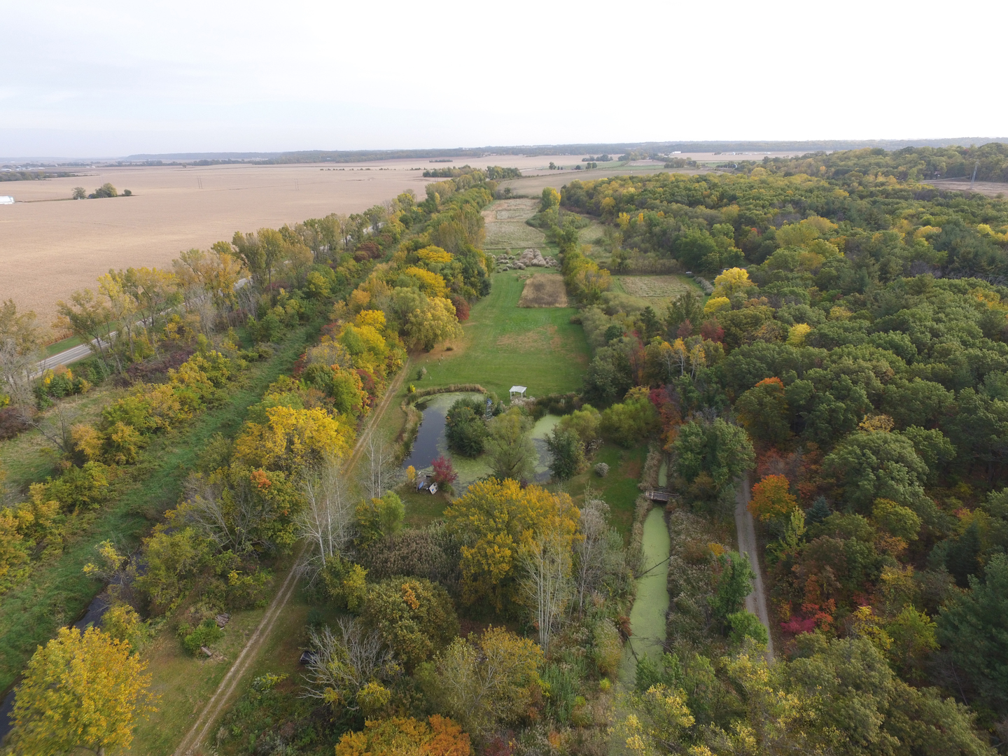 18510 Sand Road Fulton, IL 61252 - Photo 2 of 54 a view of lake and mountain
