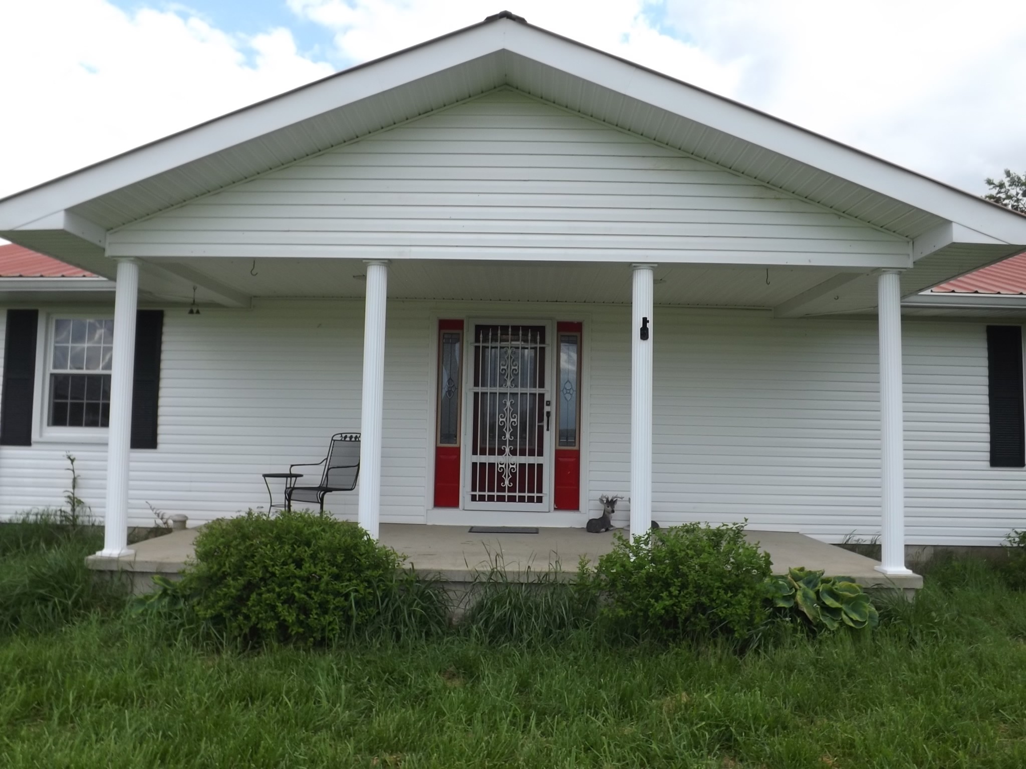 844 Pocahontas Road Morrison, TN 37357 - Photo 3 of 24 a front view of a house with garden