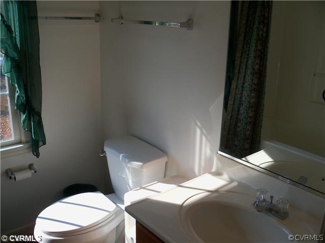 5224 Lockberry Ridge Drive North Chesterfield, VA 23237 - Photo 15 of 21 Bathroom