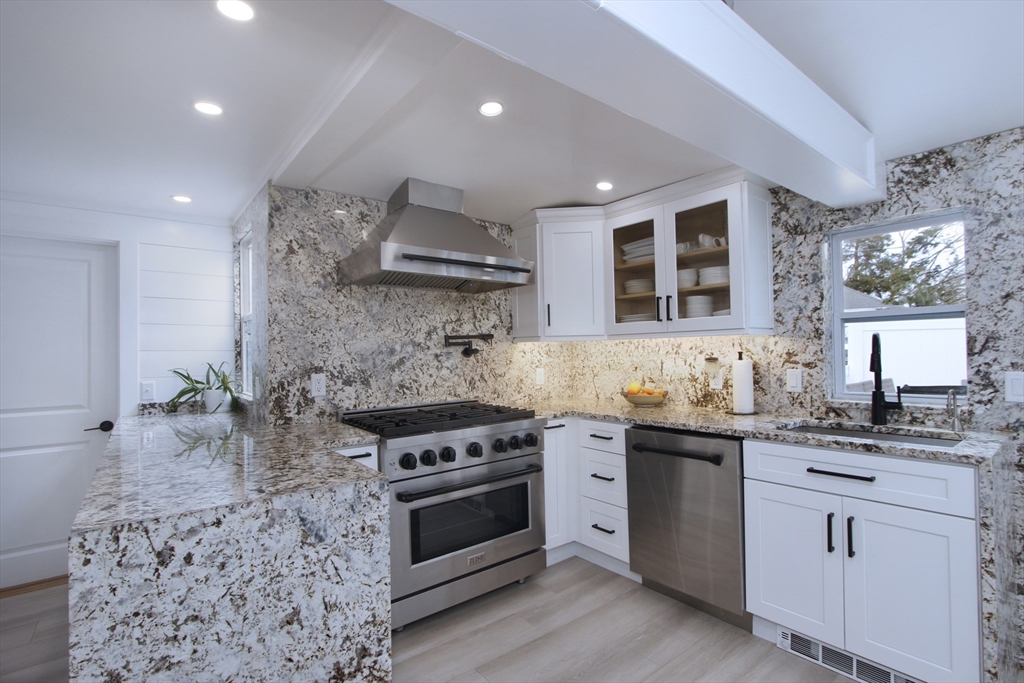 19 Maple Street Wareham, MA 02532 - Photo 4 of 42