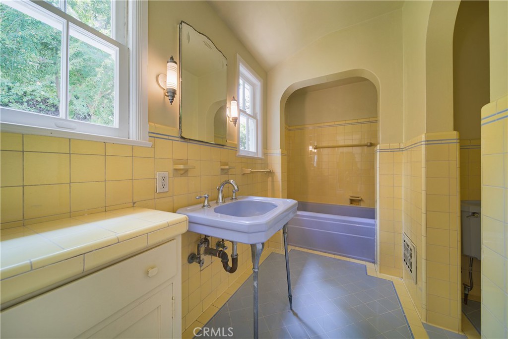 1625 Campbell Street Glendale, CA 91207 - Photo 13 of 19 a bathroom with a sink and a mirror