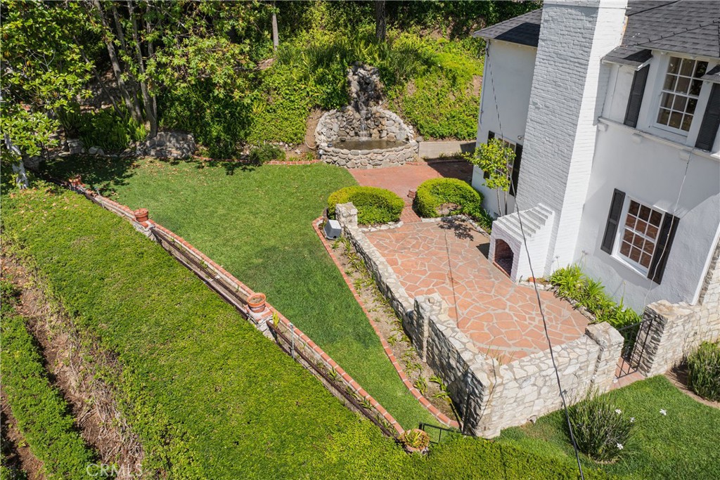 1625 Campbell Street Glendale, CA 91207 - Photo 18 of 19 a view of a garden from a balcony