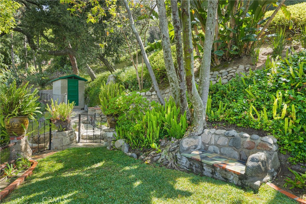 1625 Campbell Street Glendale, CA 91207 - Photo 19 of 19 a view of yard with green space