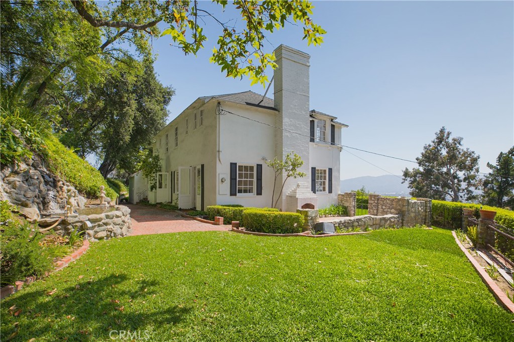 1625 Campbell Street Glendale, CA 91207 - Photo 2 of 19 a front view of a house with garden