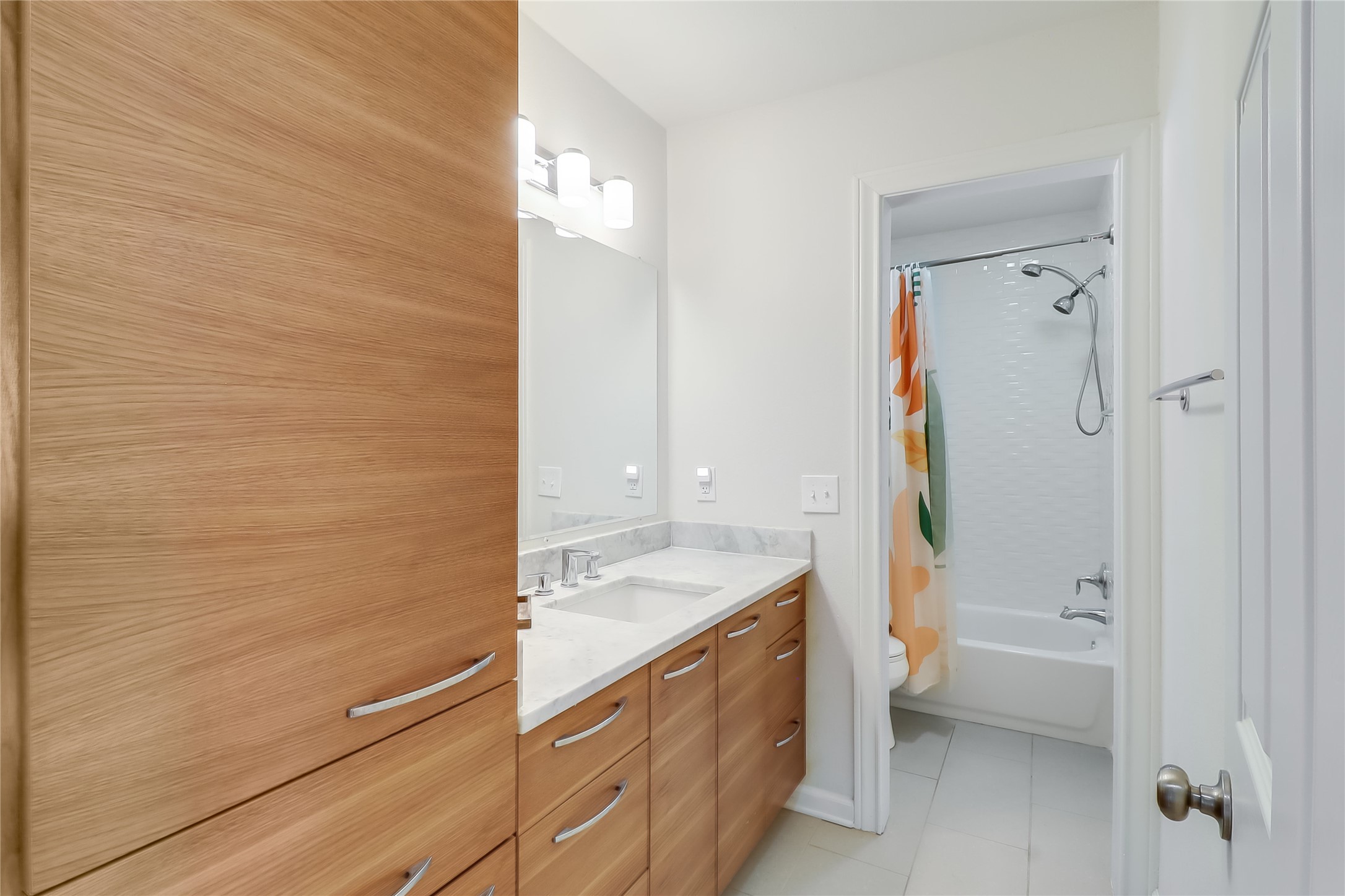 7300 Glenhill Road Austin, TX 78752 - Photo 25 of 37 a bathroom with a sink a toilet and shower