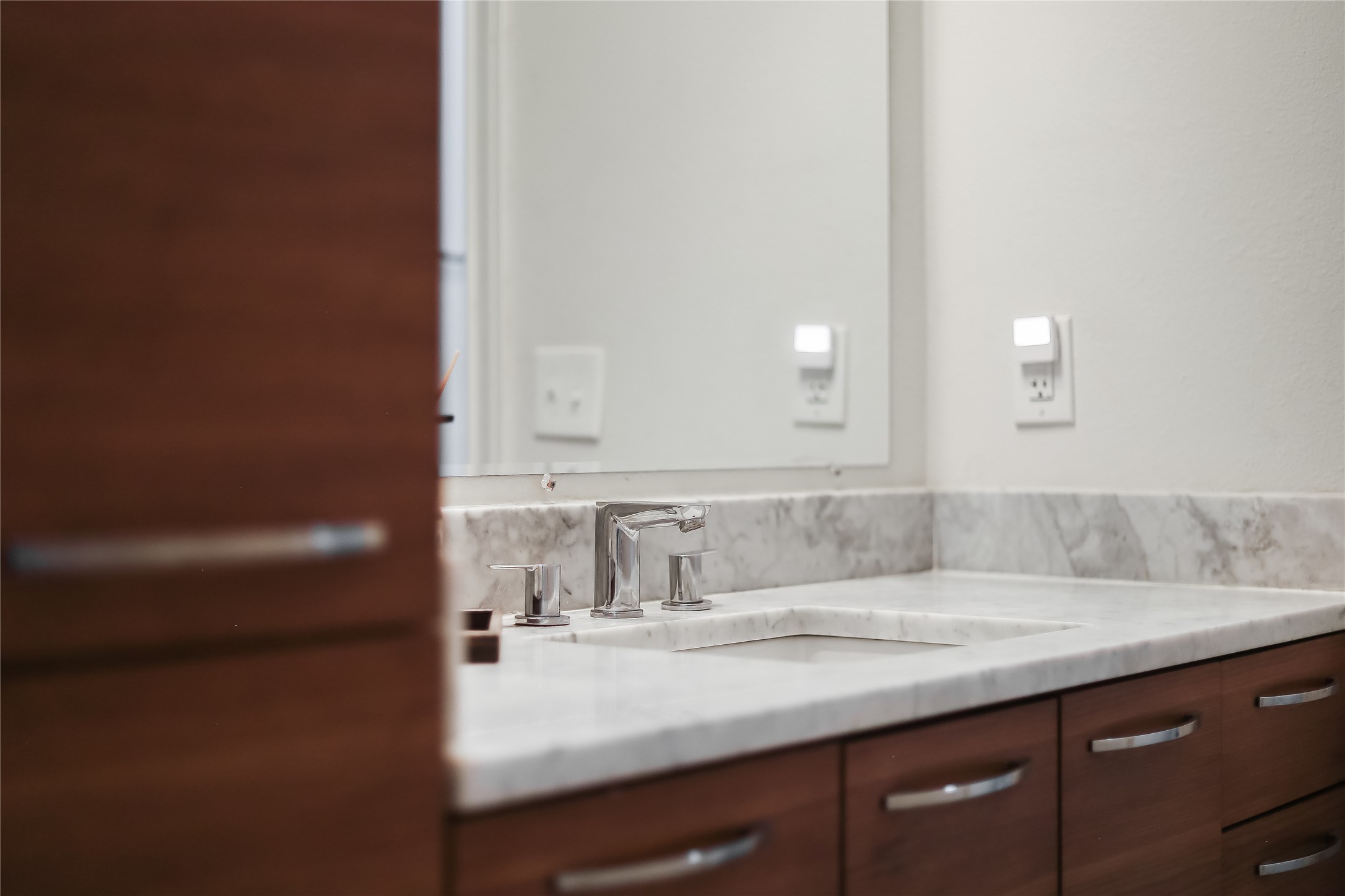 7300 Glenhill Road Austin, TX 78752 - Photo 26 of 37 a bathroom with a sink and a mirror