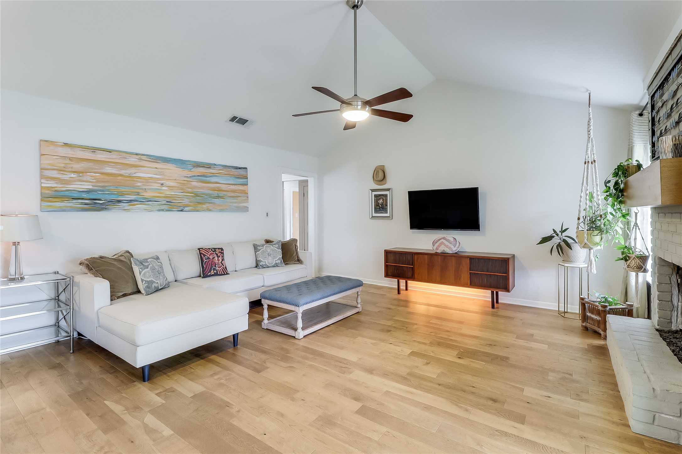 7300 Glenhill Road Austin, TX 78752 - Photo 5 of 37 a living room with furniture and a flat screen tv