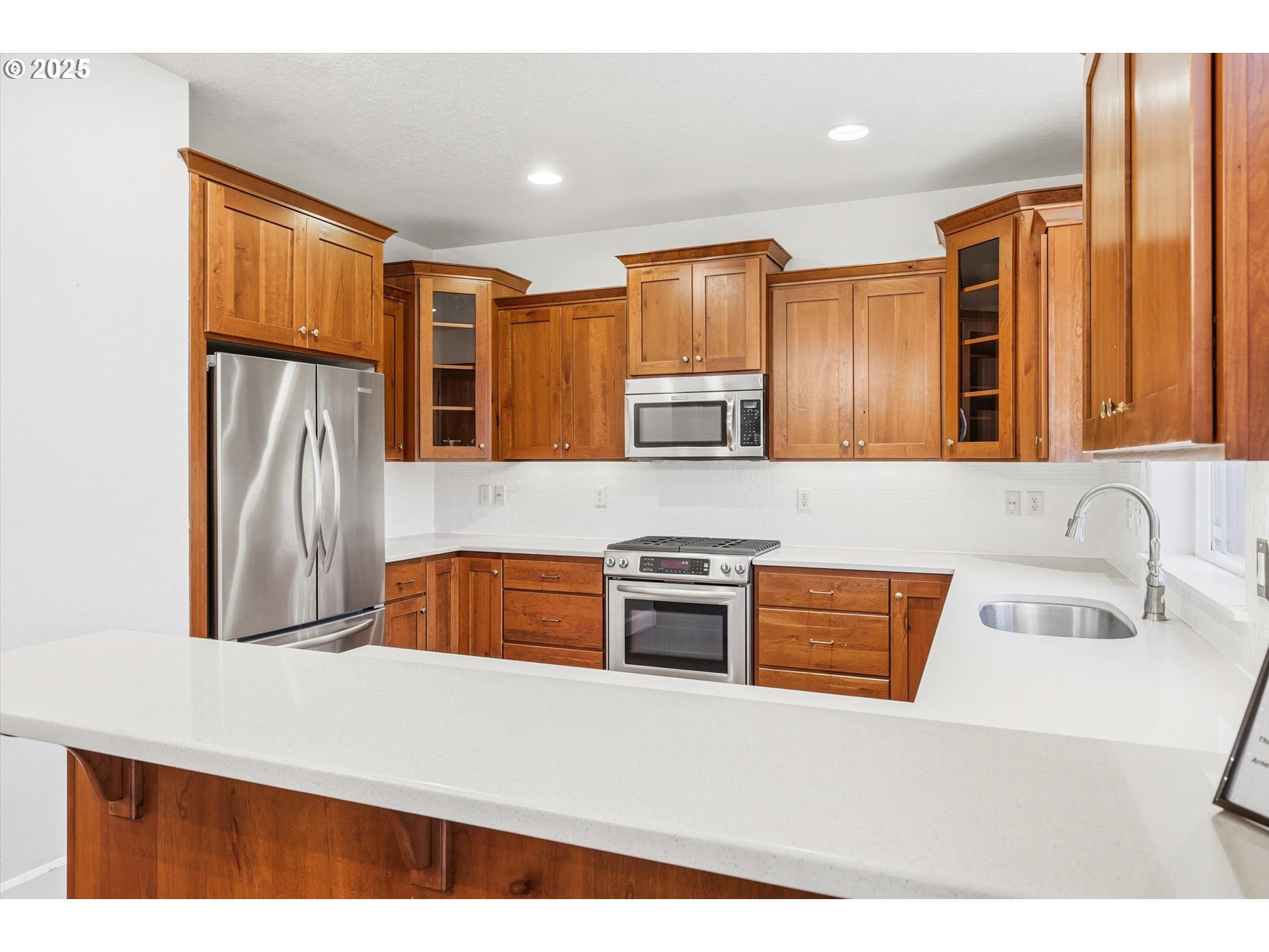 13765 Southwest Florentine Avenue Portland, OR 97223 - Photo 14 of 34 a kitchen with stainless steel appliances granite countertop a sink stove and refrigerator