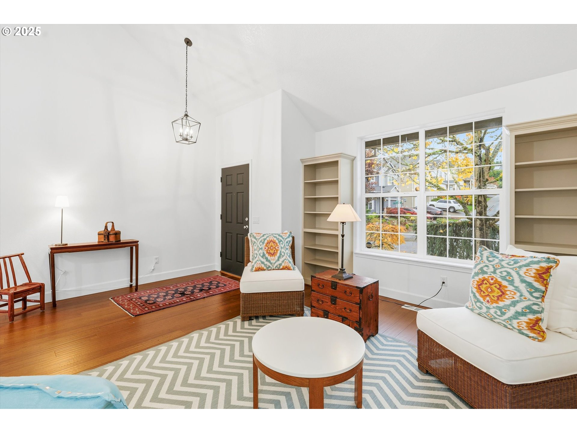13765 Southwest Florentine Avenue Portland, OR 97223 - Photo 4 of 34 a living room with furniture and a table