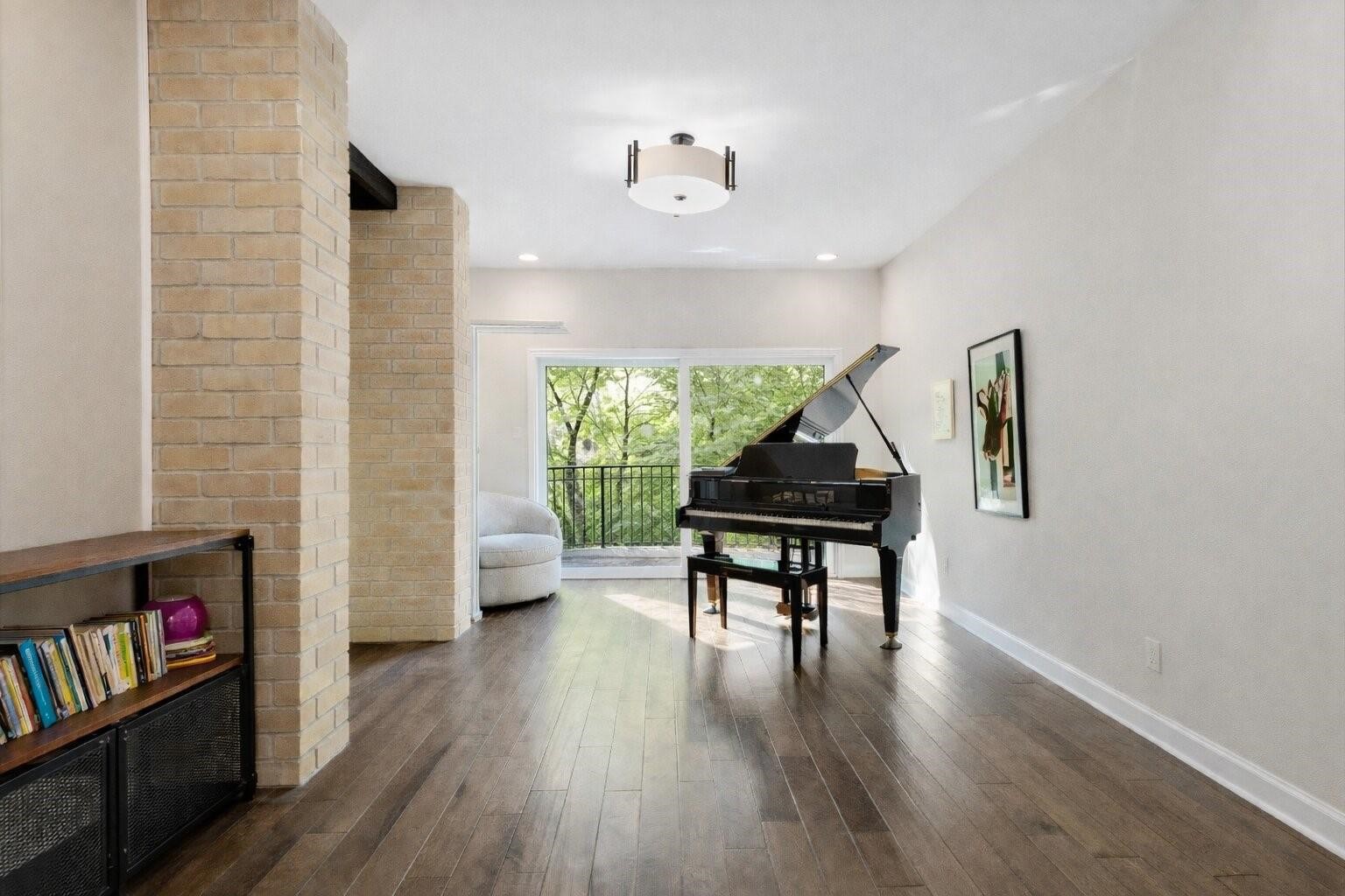 201 Vanderpool Lane, Unit 130 Houston, TX 77024 - Photo 7 of 41 A previous photo of the space when it was used as a piano room......