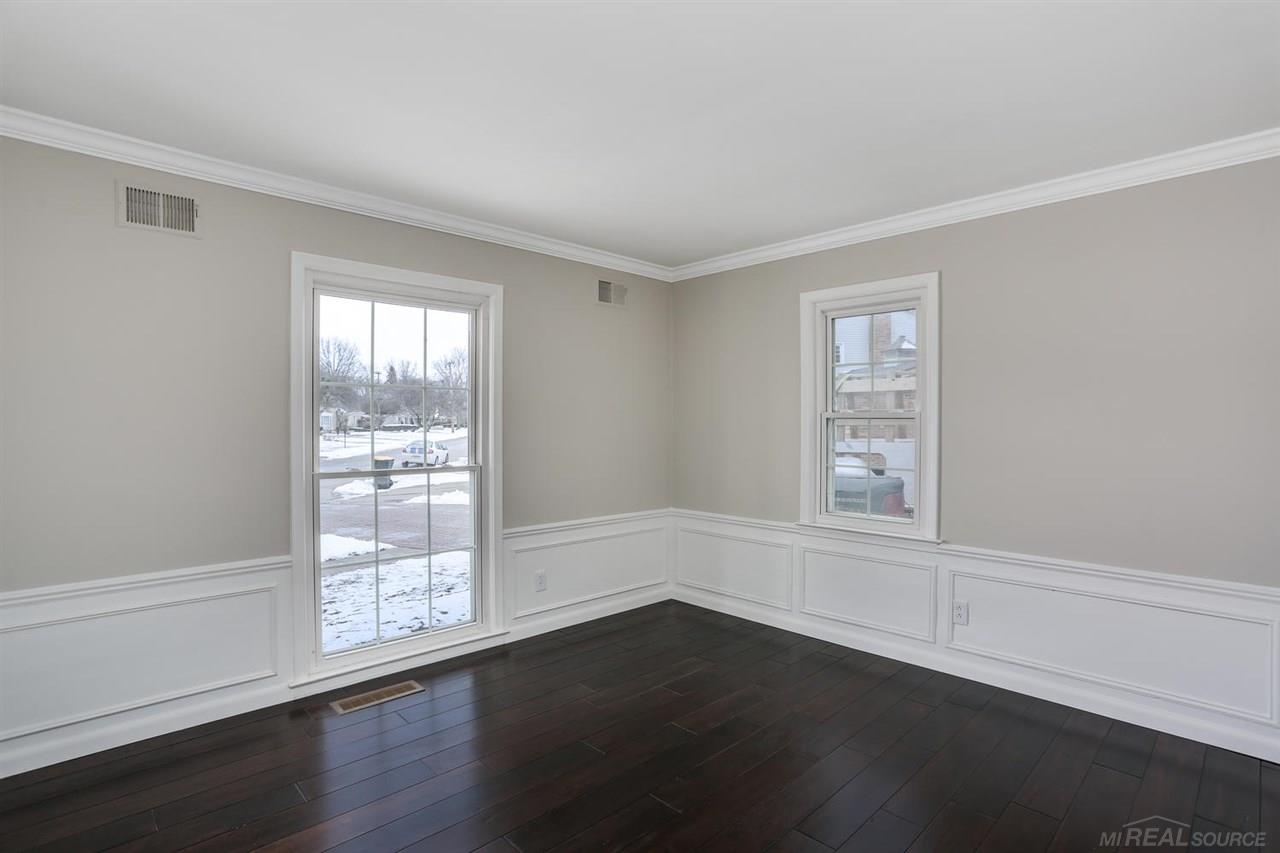 925 Ballantyne Road Grosse Pointe Shores, MI 48236 - Photo 16 of 32
