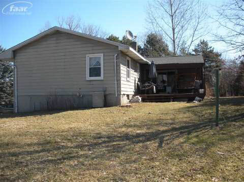 10382 Fenner Road Perry, MI 48872 - Photo 13 of 17 20364370-12.JPG