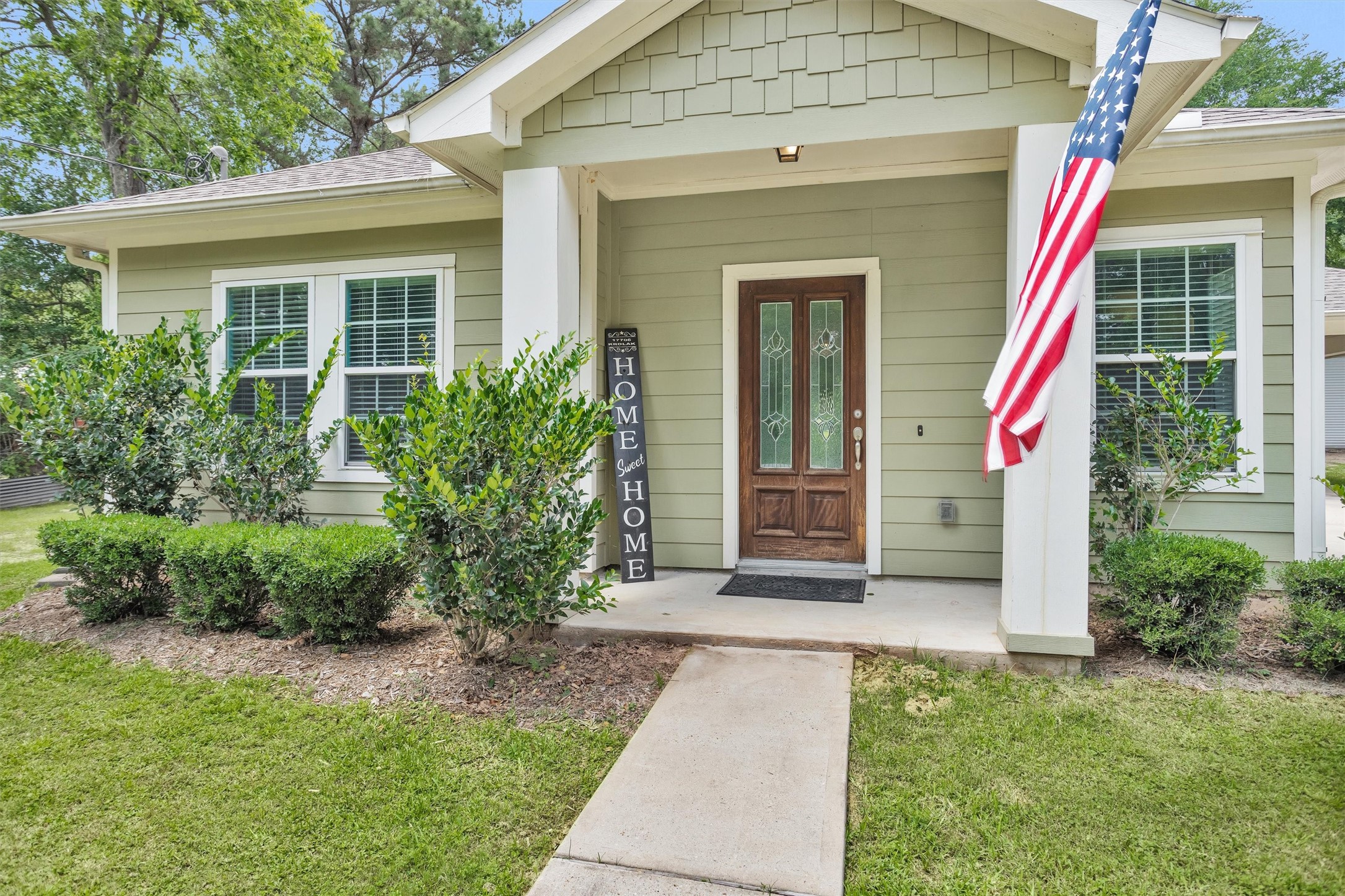 30806 Mellman Road Hempstead, TX 77445 - Photo 3 of 35 A covered front porch and an oak stained glass front door welcomes you.