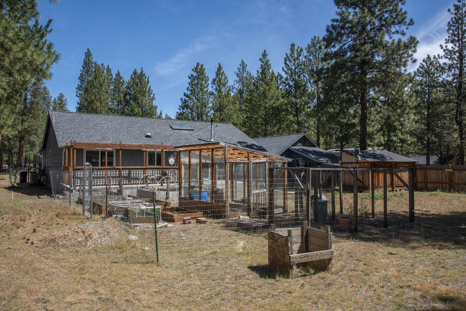 14866 Bluegrass Loop Sisters, OR 97759 - Photo 16 of 23