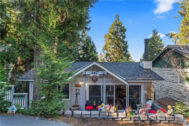 $425,000 | 682 Buckingham Square, Lake Arrowhead, CA 92352