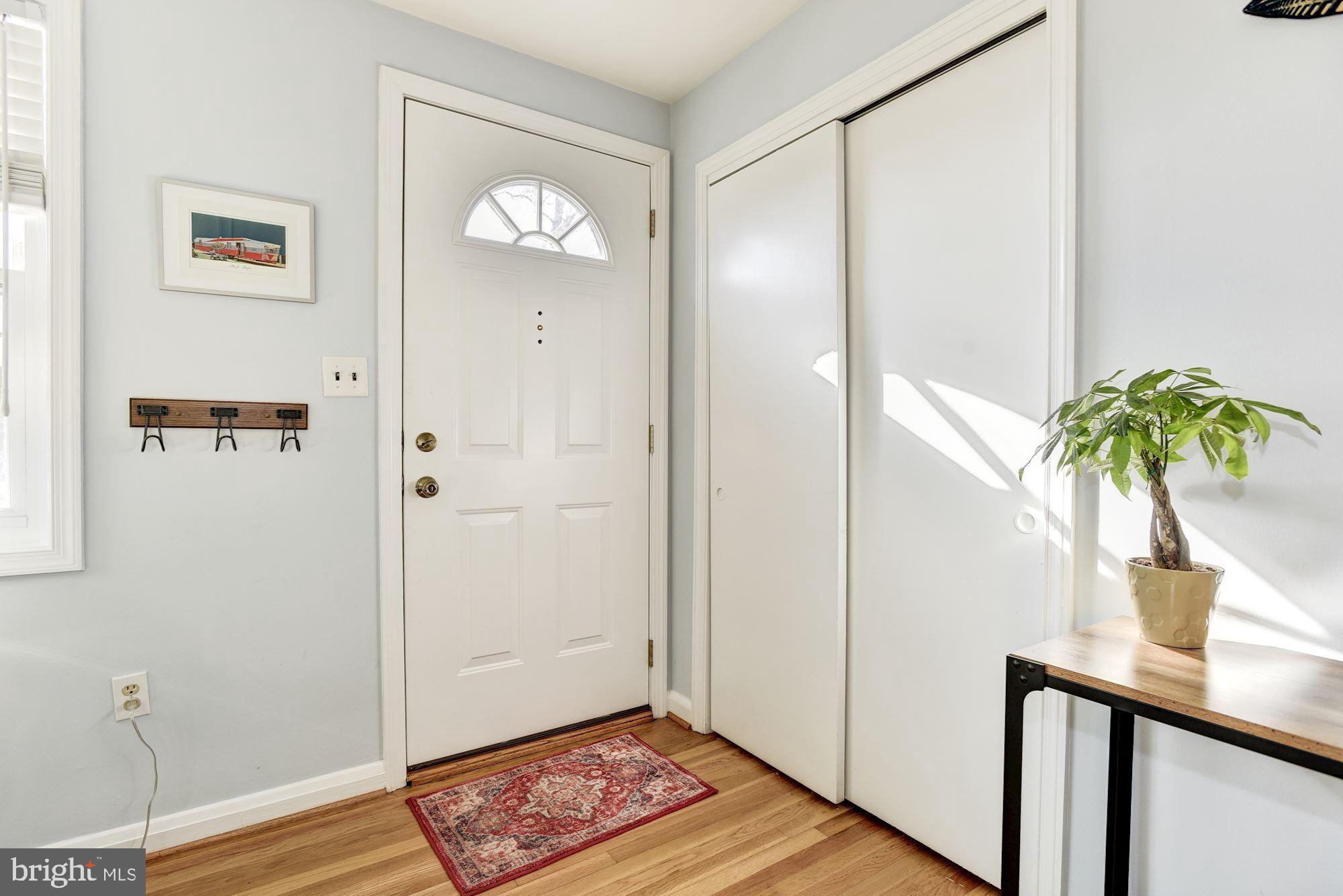 124 Ridgefield Road Lutherville-Timonium, MD 21093 - Photo 6 of 34 Entry