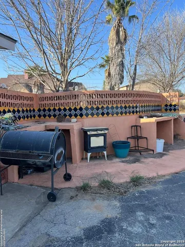 a view of a backyard of the house