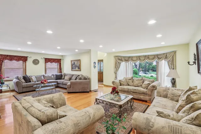 $899,000 | 6741 Ramona, Lincolnwood, IL 60712