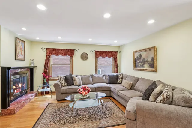 $899,000 | 6741 Ramona, Lincolnwood, IL 60712