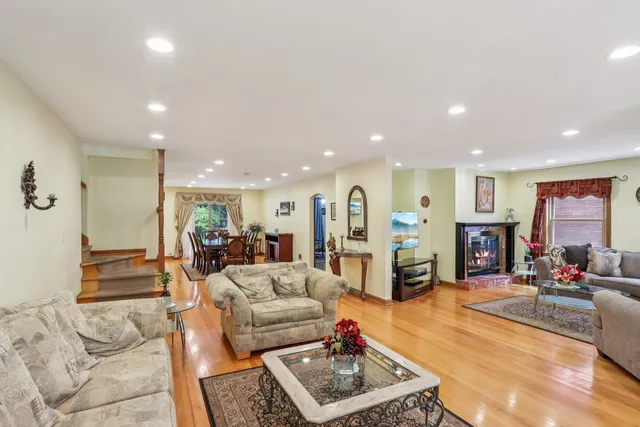 $899,000 | 6741 Ramona, Lincolnwood, IL 60712