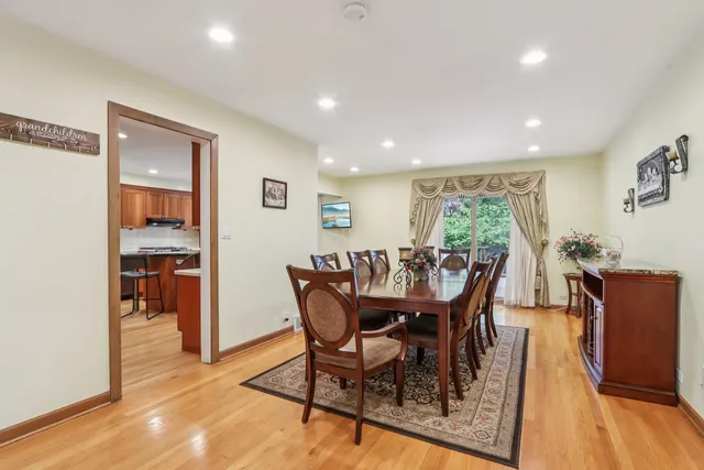 $899,000 | 6741 Ramona, Lincolnwood, IL 60712