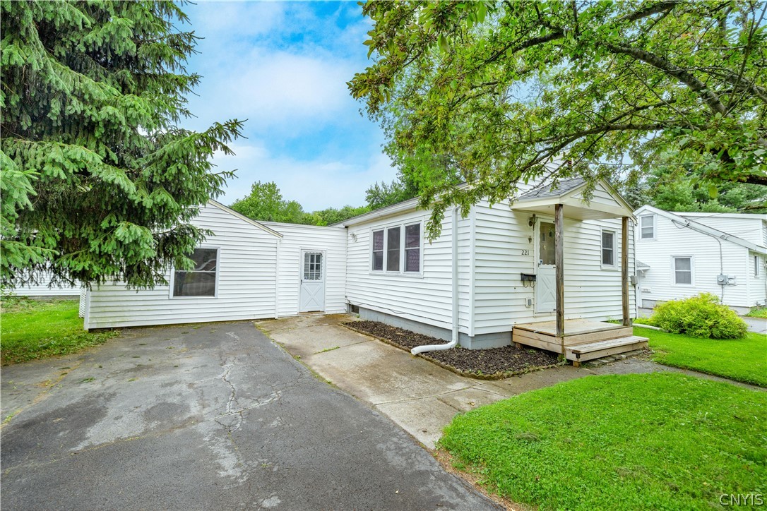 221 Chappell Street Oneida, NY 13421 - Photo 2 of 25