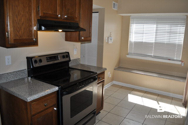 6701 Dickens Ferry Road, Unit 72 Mobile, AL 36608 - Photo 4 of 20 Bench Seating