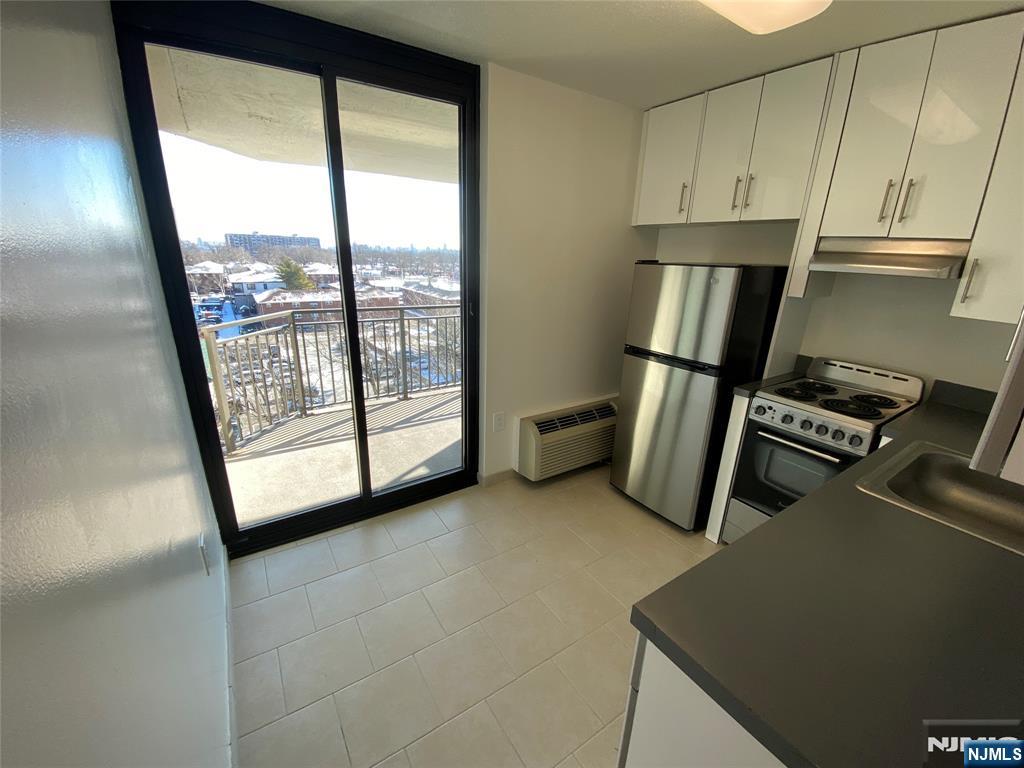 1275 15th Street, Unit 7P Fort Lee, NJ 07024 - Photo 6 of 9