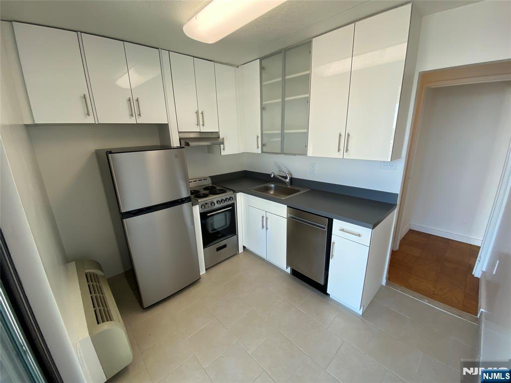 1275 15th Street, Unit 7P Fort Lee, NJ 07024 - Photo 7 of 9