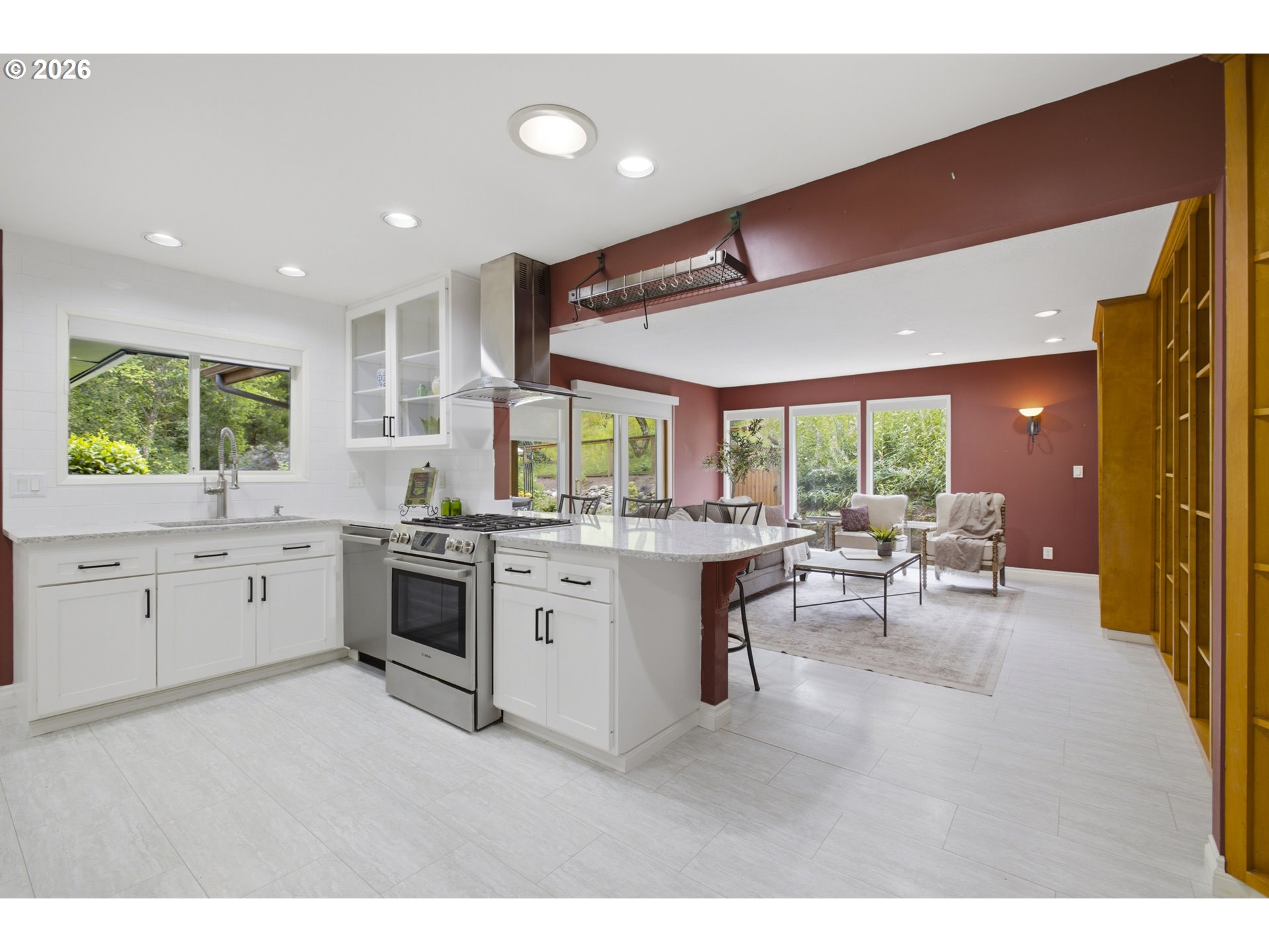 12208 Southwest 34th Avenue Portland, OR 97219 - Photo 10 of 47