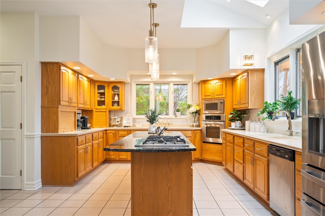 13 Shingle Mill Road Irondequoit, NY 14609 - Photo 14 of 50 Spacious with many updates! Jennaire gas cooktop w