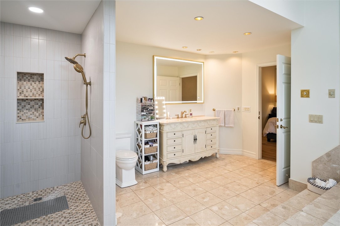 13 Shingle Mill Road Irondequoit, NY 14609 - Photo 30 of 50 Luxurious master bath