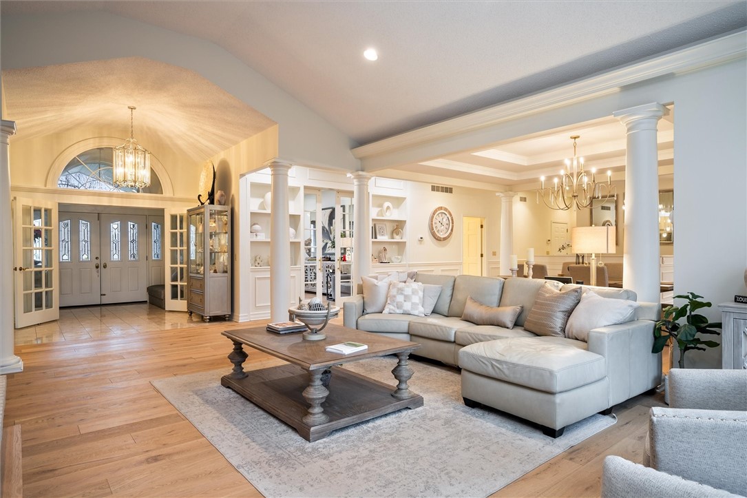 13 Shingle Mill Road Irondequoit, NY 14609 - Photo 10 of 50 Great room view into dining and hall