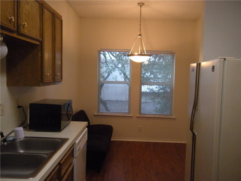 2414 Longview Street, Unit 305 Austin, TX 78705 - Photo 8 of 13