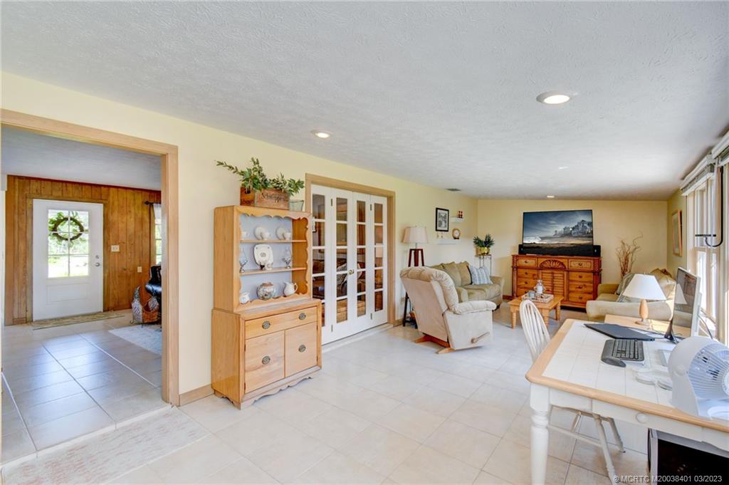 834 Southeast Riverside Drive Stuart, FL 34994 - Photo 15 of 35 Gallery Image 15