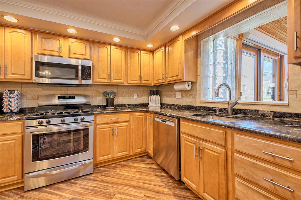 141 Saunders Station Road Trafford, PA 15085 - Photo 6 of 41 Gallery Image 6