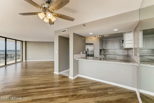 $649,000 | 4401 Lakeside Drive, Unit 903, Jacksonville, FL 32210