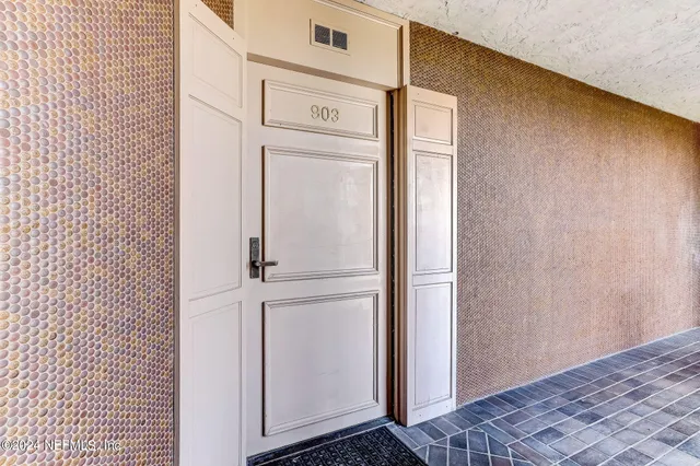 $649,000 | 4401 Lakeside Drive, Unit 903, Jacksonville, FL 32210