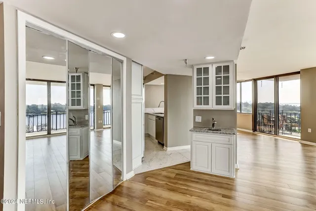 $649,000 | 4401 Lakeside Drive, Unit 903, Jacksonville, FL 32210