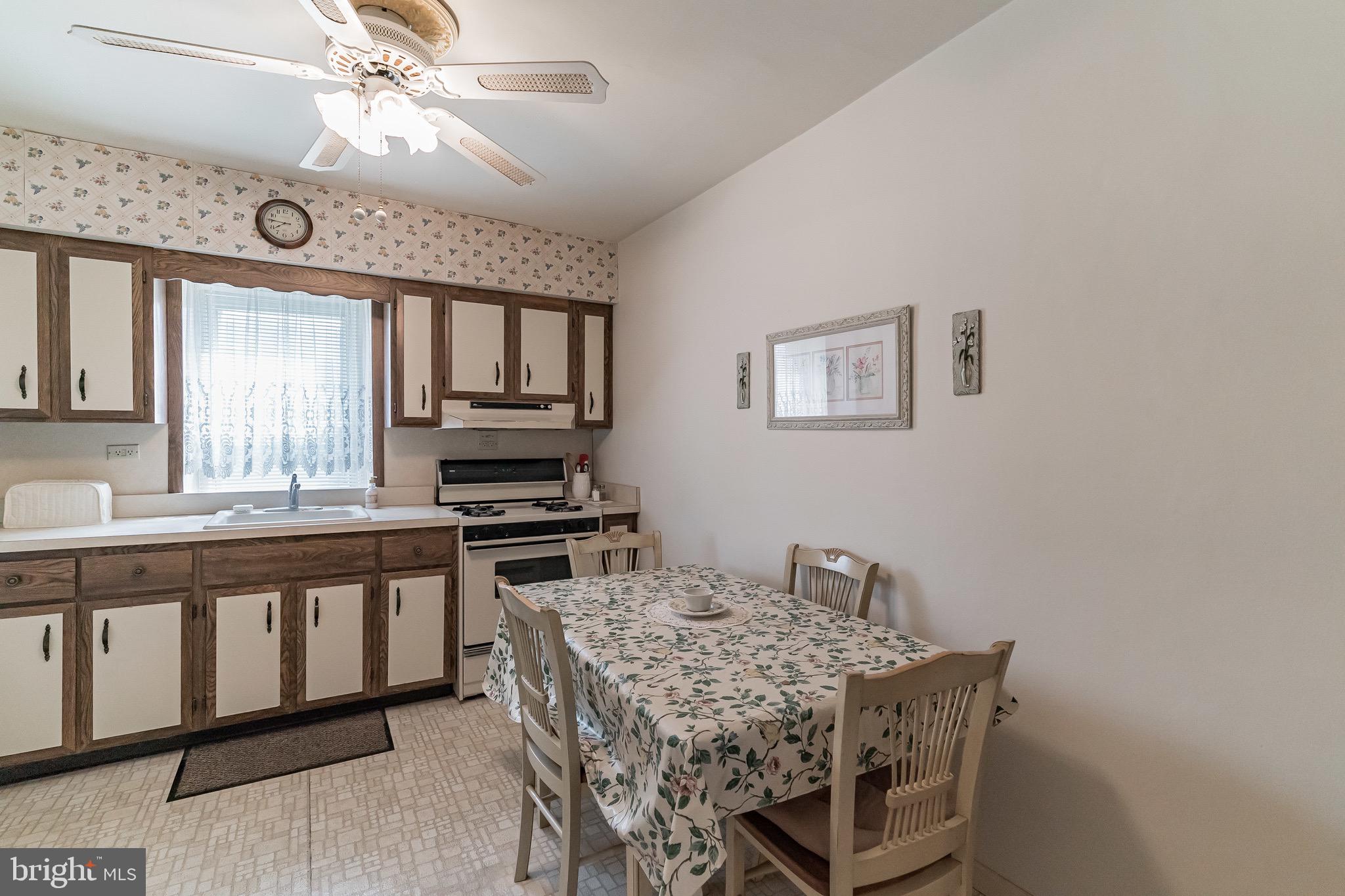 213 Trinity Avenue Ambler, PA 19002 - Photo 11 of 33 Eat In Kitchen