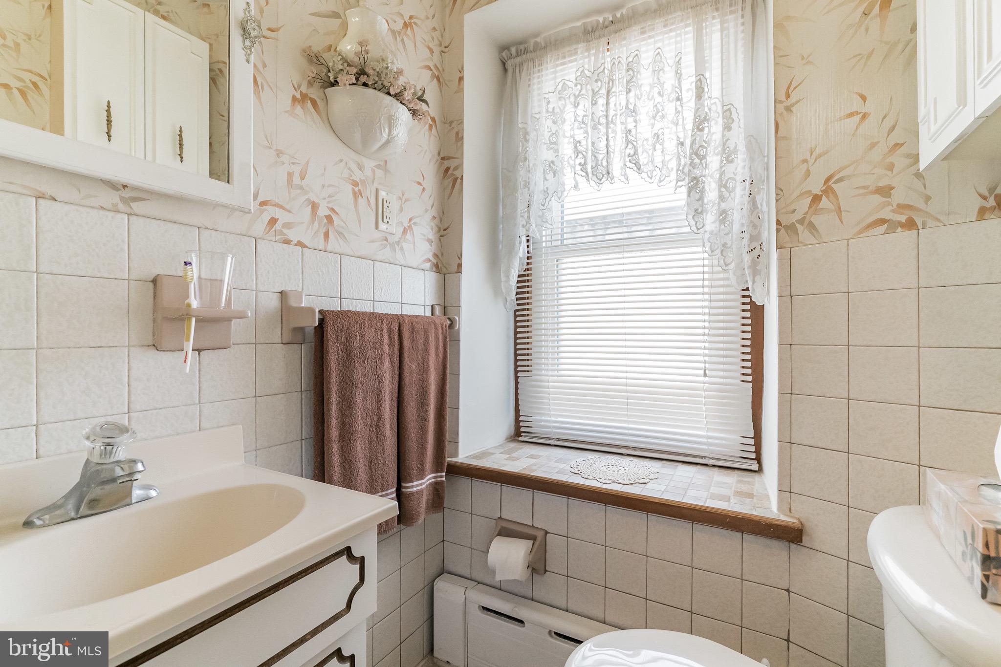 213 Trinity Avenue Ambler, PA 19002 - Photo 22 of 33 Bathroom