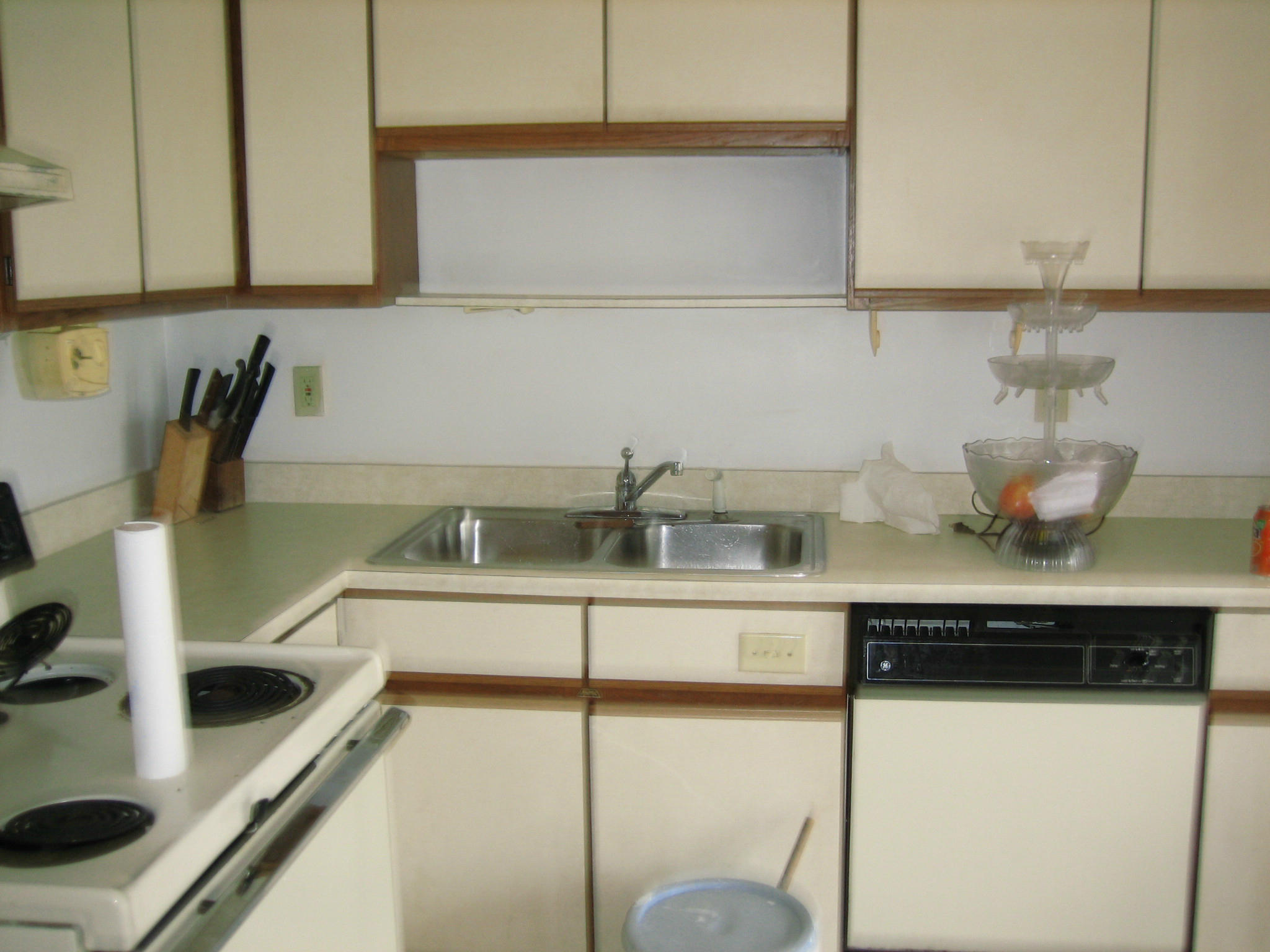 2919 Southeast Amherst Street Stuart, FL 34997 - Photo 3 of 11 Kitchen