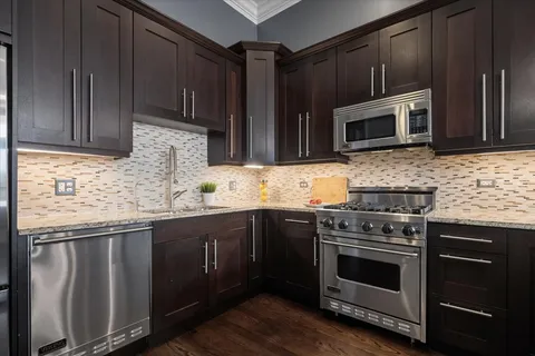 $749,990 | 1423 West Belmont Avenue, Unit 4, Chicago, IL 60657