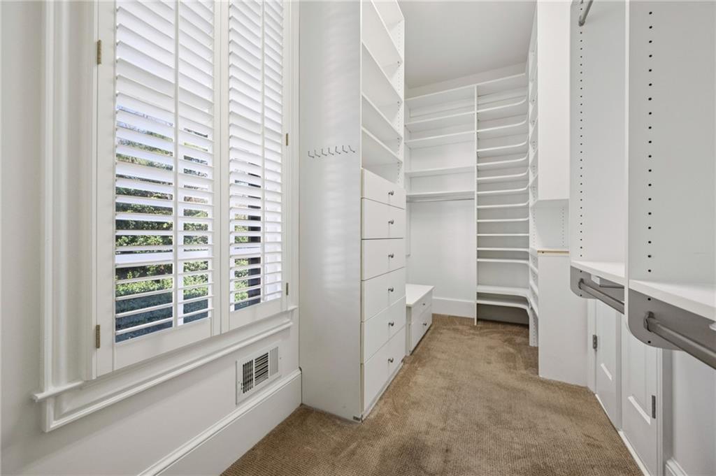250 Enclave Circle Atlanta, GA 30342 - Photo 20 of 45