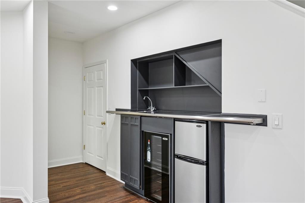 250 Enclave Circle Atlanta, GA 30342 - Photo 35 of 45