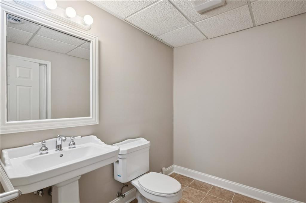 250 Enclave Circle Atlanta, GA 30342 - Photo 38 of 45