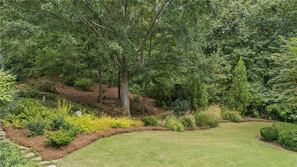 250 Enclave Circle Atlanta, GA 30342 - Photo 40 of 45